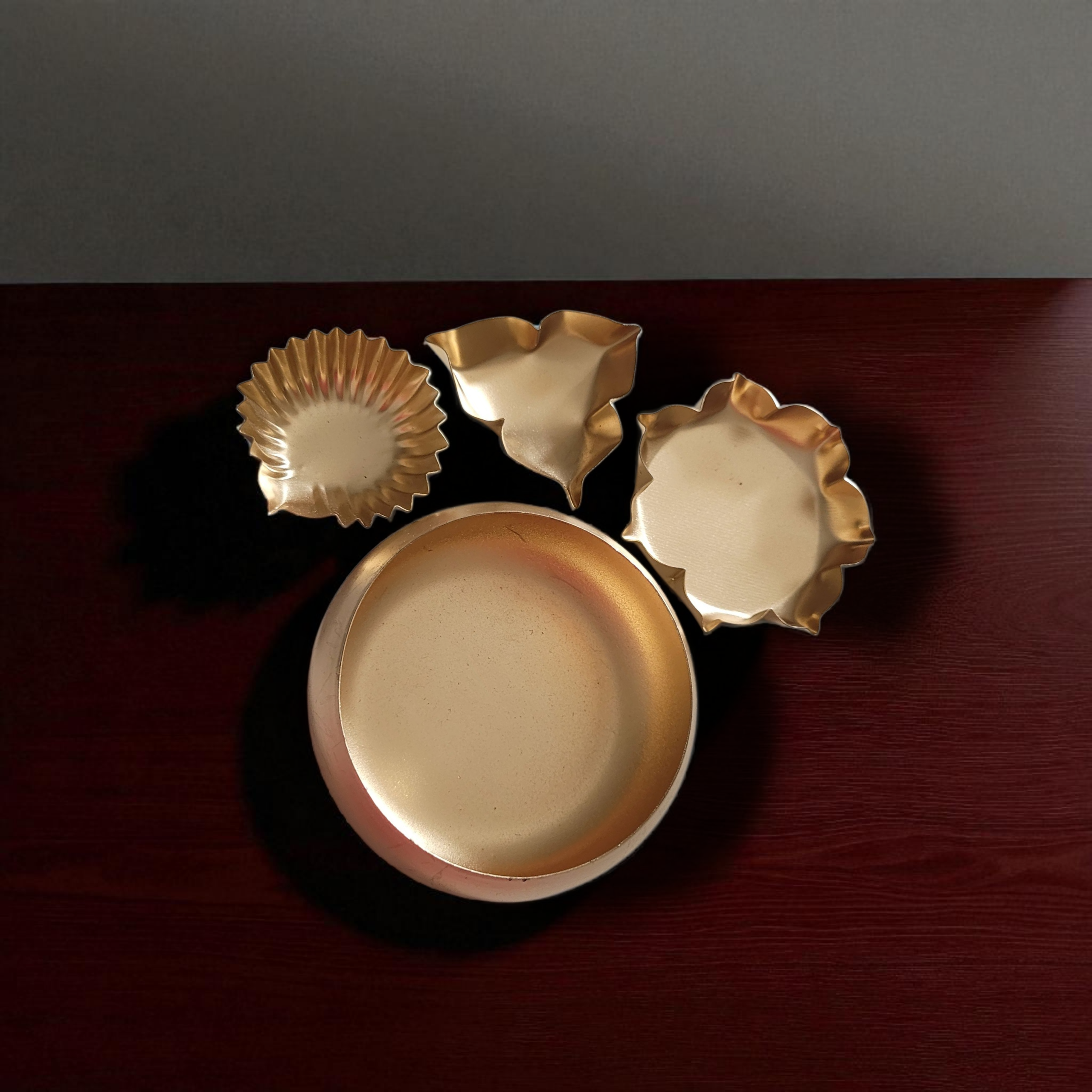 Three Side Petal Metal Urli