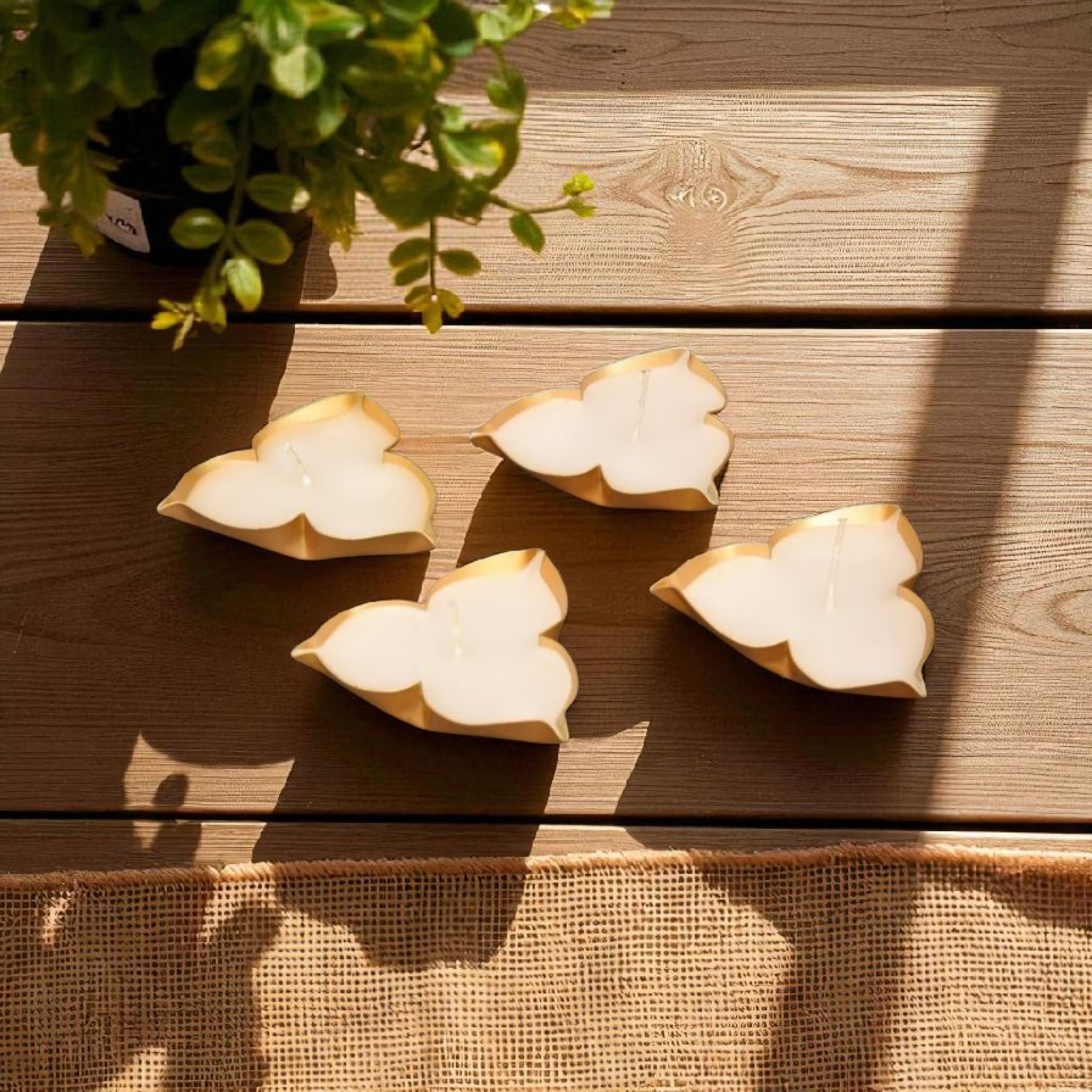 Three Side Petal Metal Urli